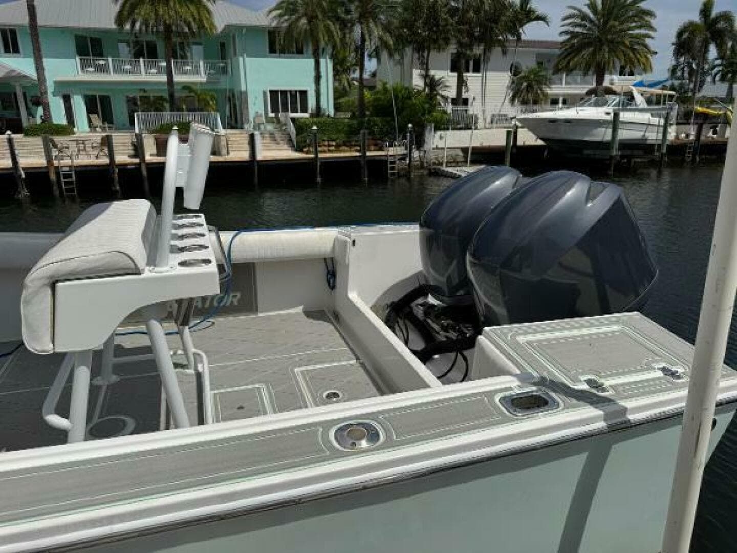 2005 Regulator 23 Center Console — photo 21