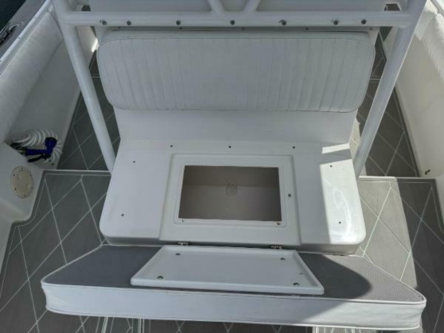 2005 Regulator 23 Center Console — photo 17