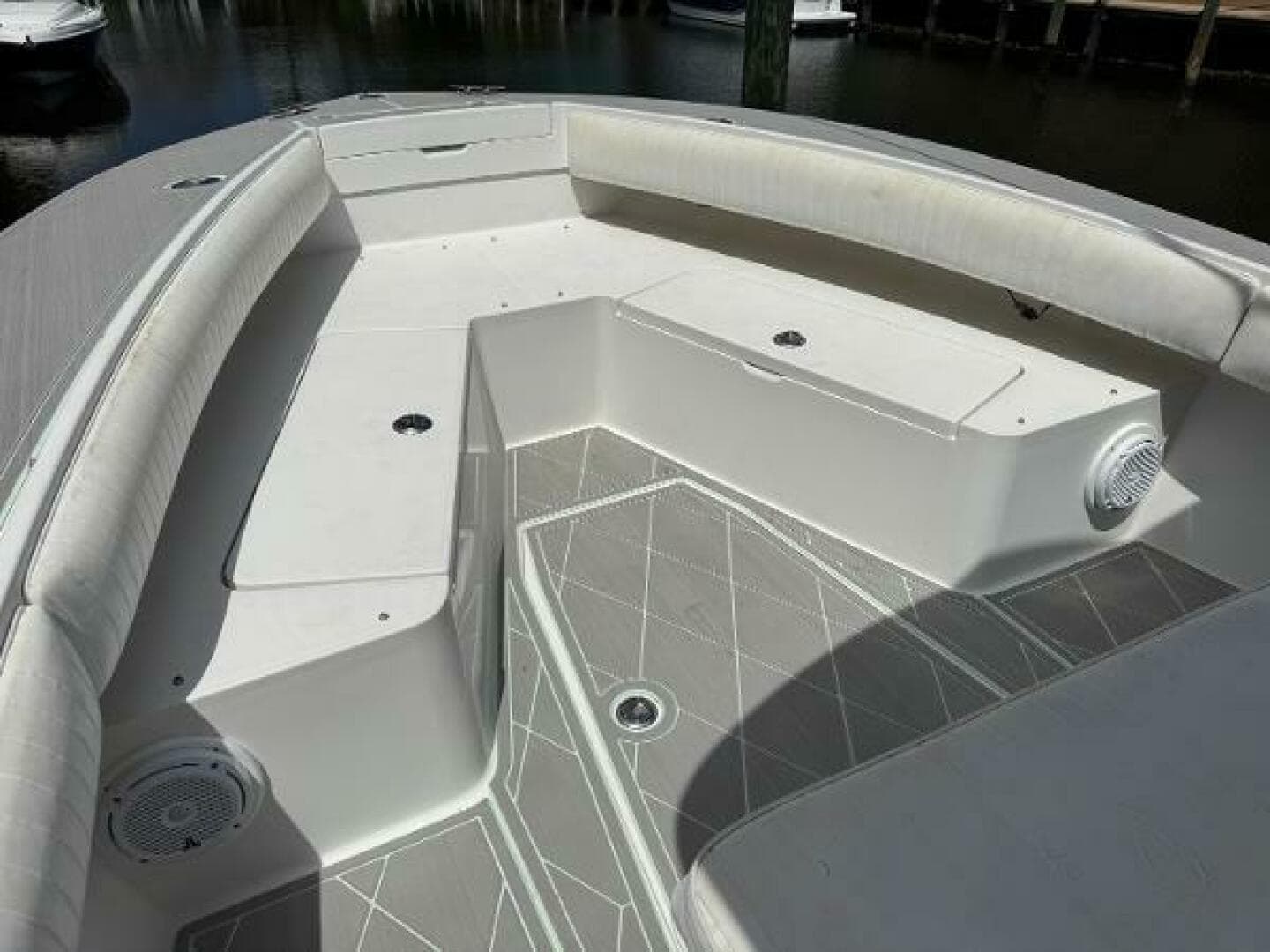2005 Regulator 23 Center Console — photo 8