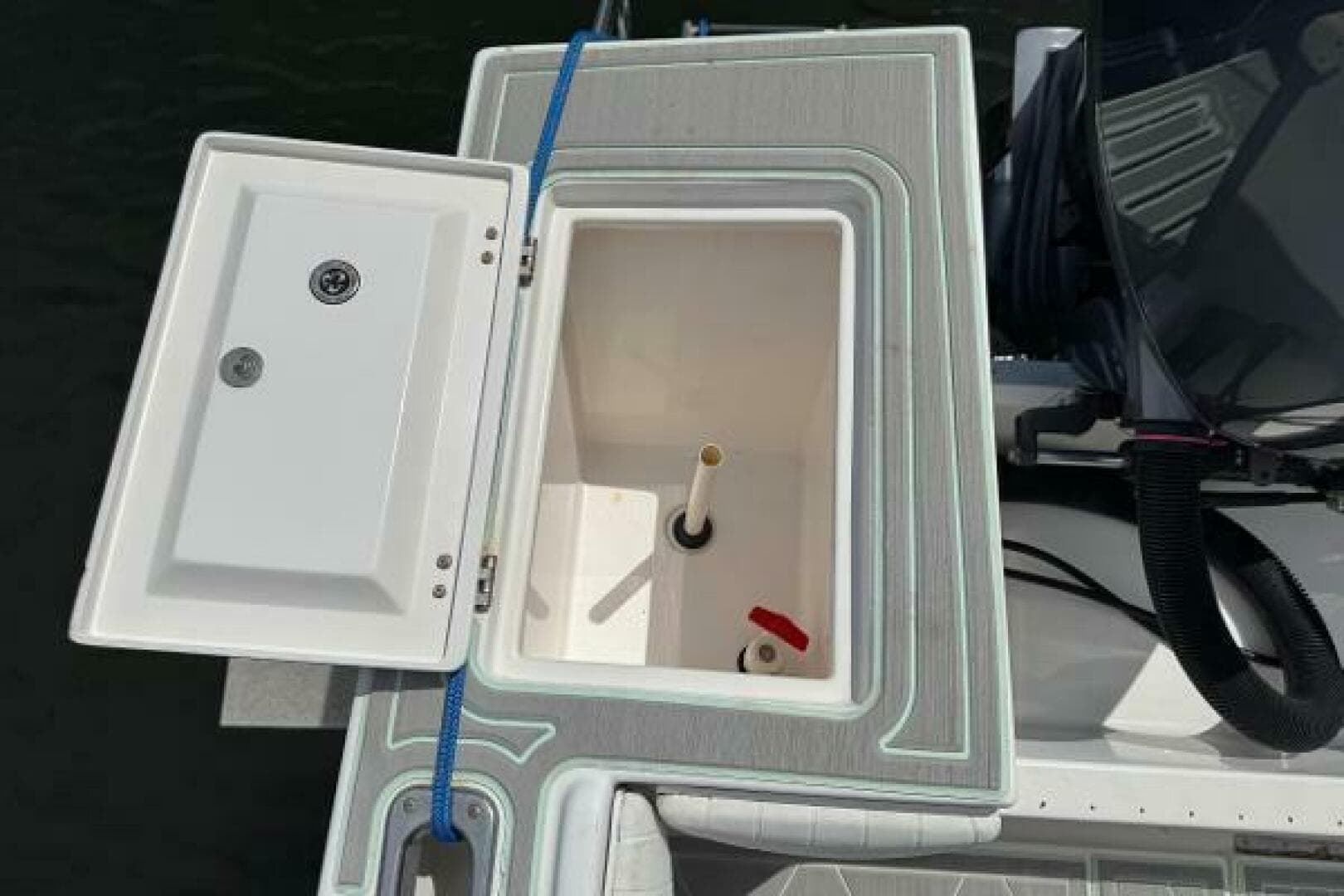 2005 Regulator 23 Center Console — photo 19