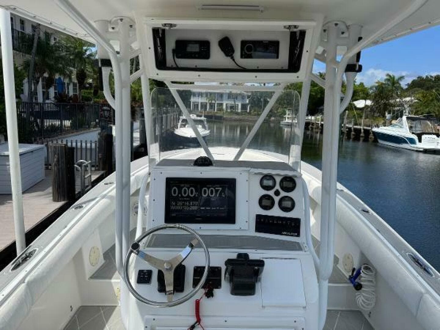 2005 Regulator 23 Center Console — photo 12