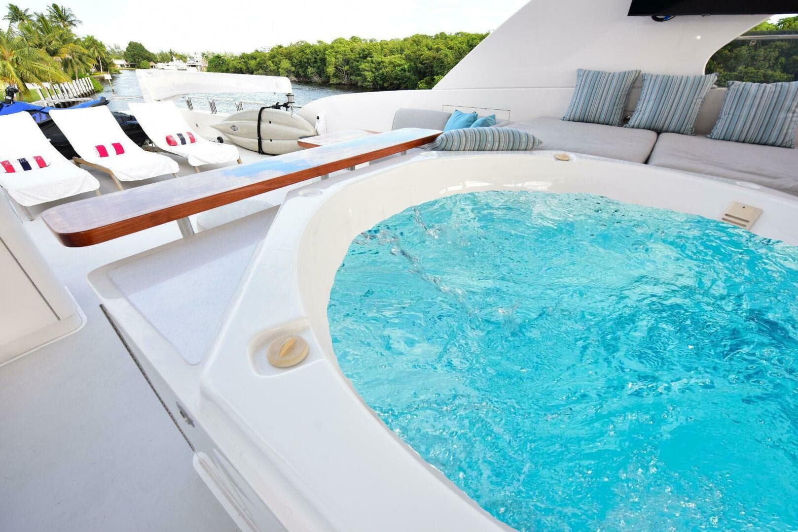 2016 Hargrave Raised Pilothouse — photo 10