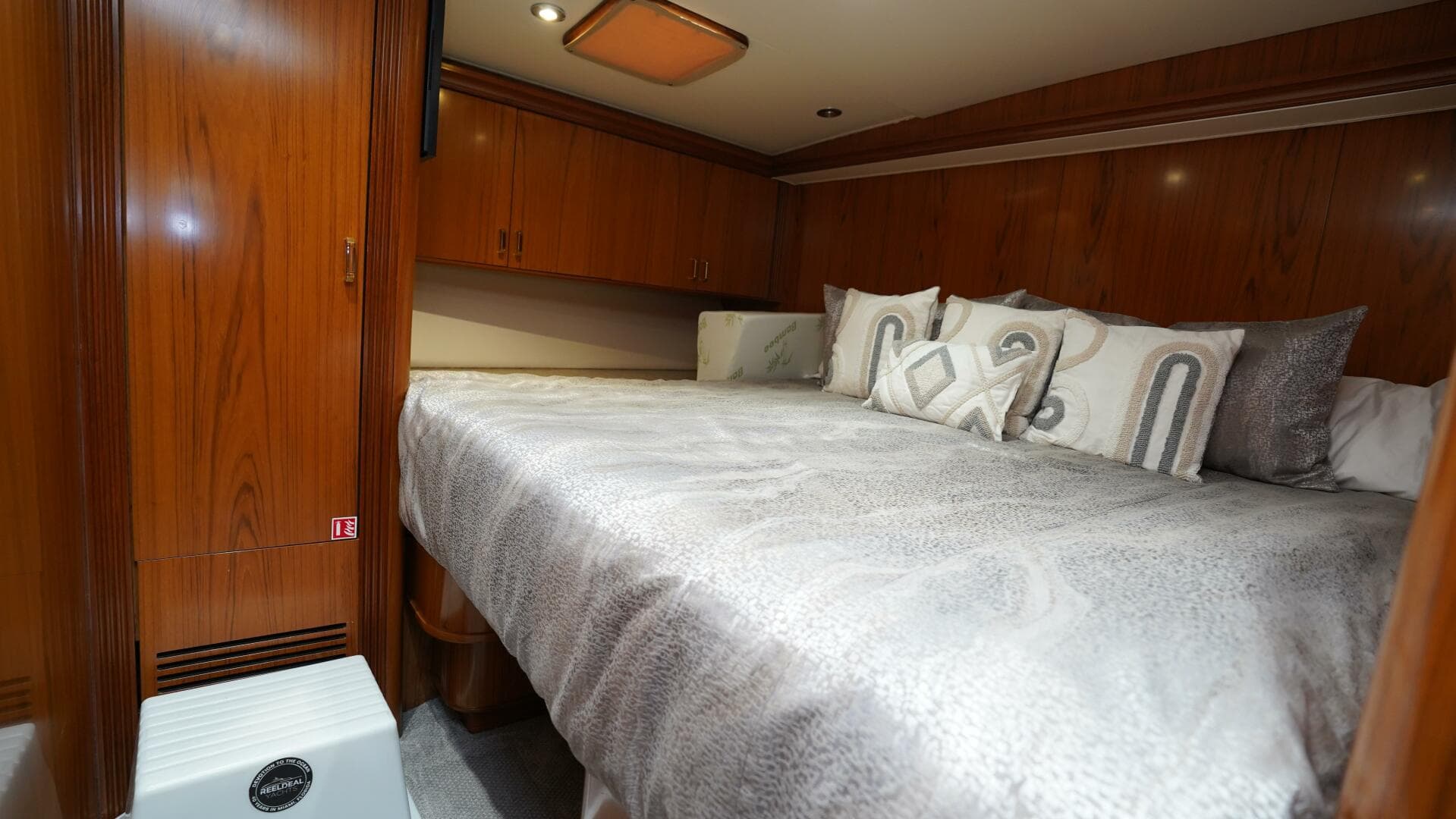 2005 Sea Force Ix Enclosed Flybridge — photo 74