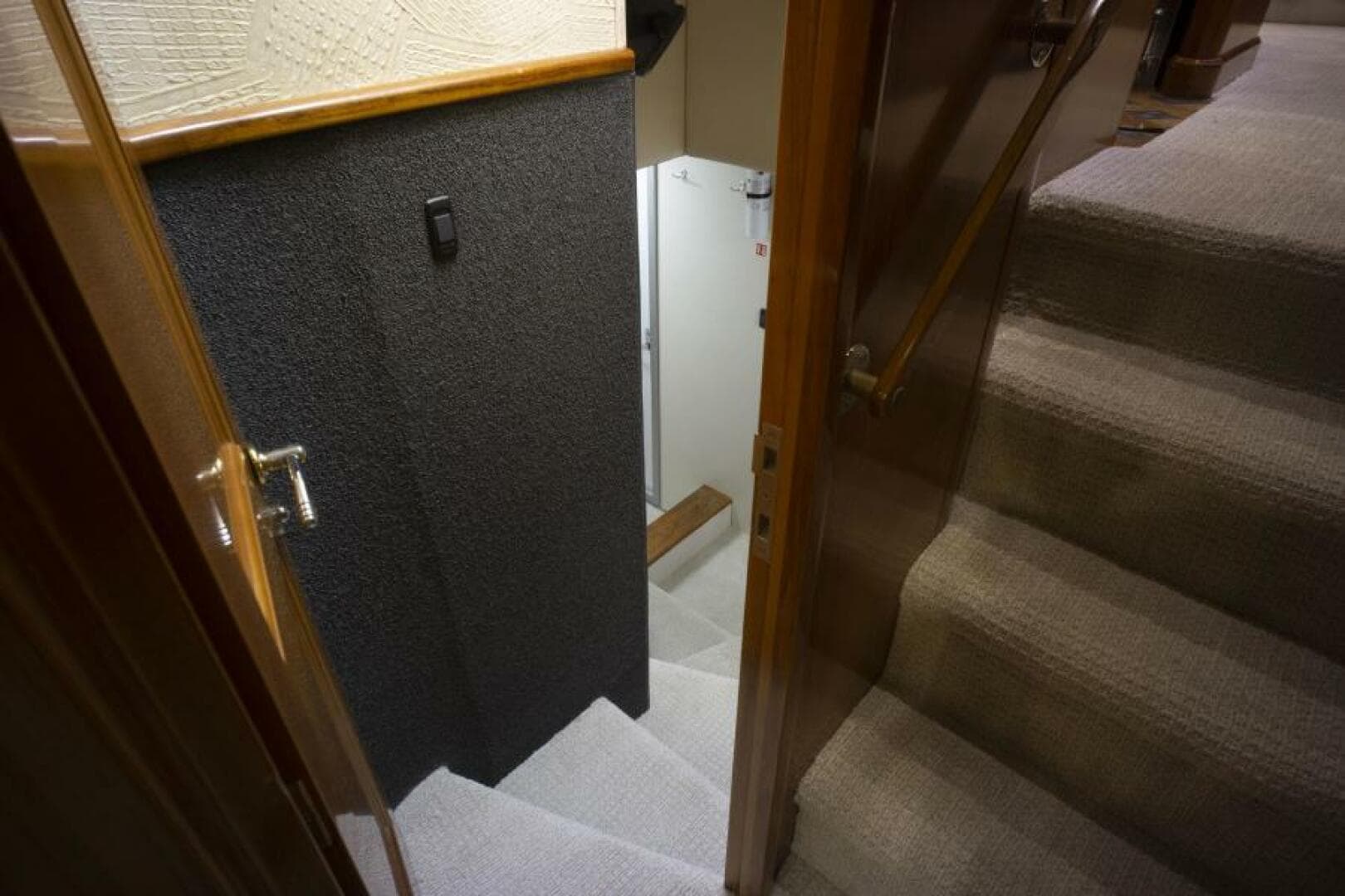 2005 Sea Force Ix Enclosed Flybridge — photo 33