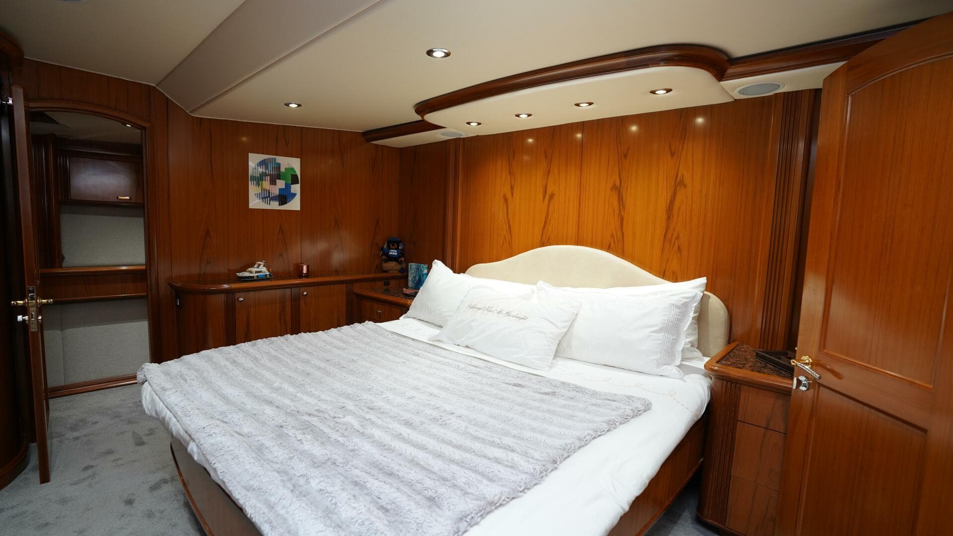 2005 Sea Force Ix Enclosed Flybridge — photo 5