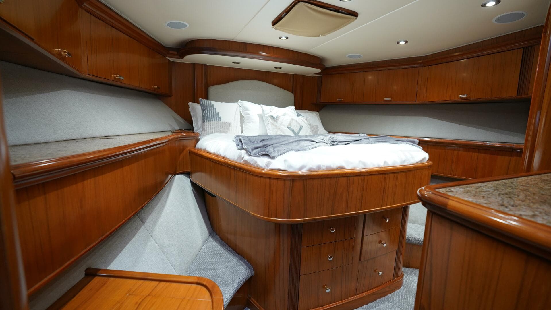 2005 Sea Force Ix Enclosed Flybridge — photo 76