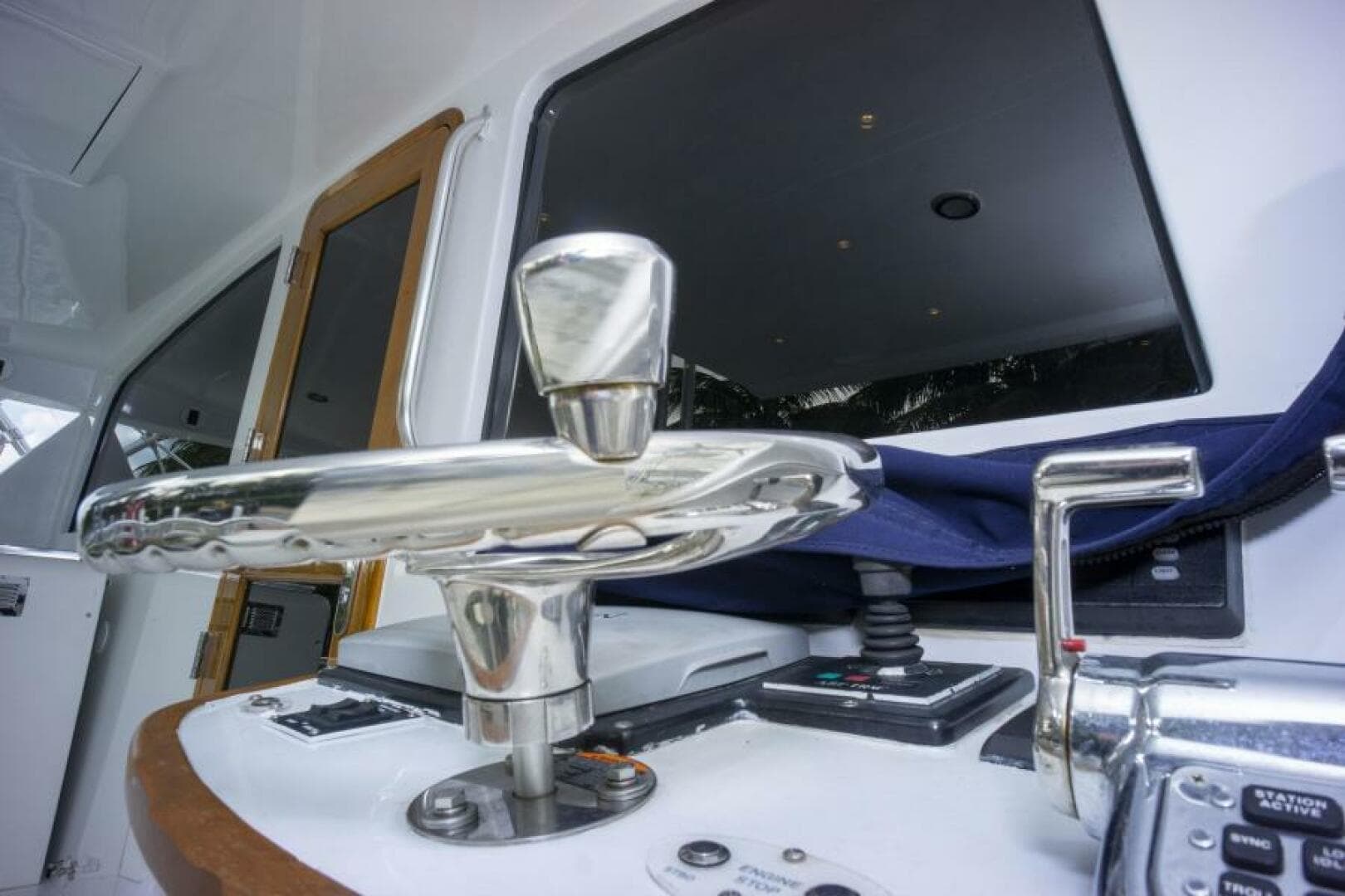 2005 Sea Force Ix Enclosed Flybridge — photo 55