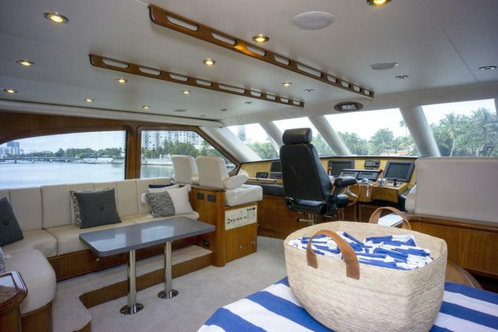 2005 Sea Force Ix Enclosed Flybridge — photo 38