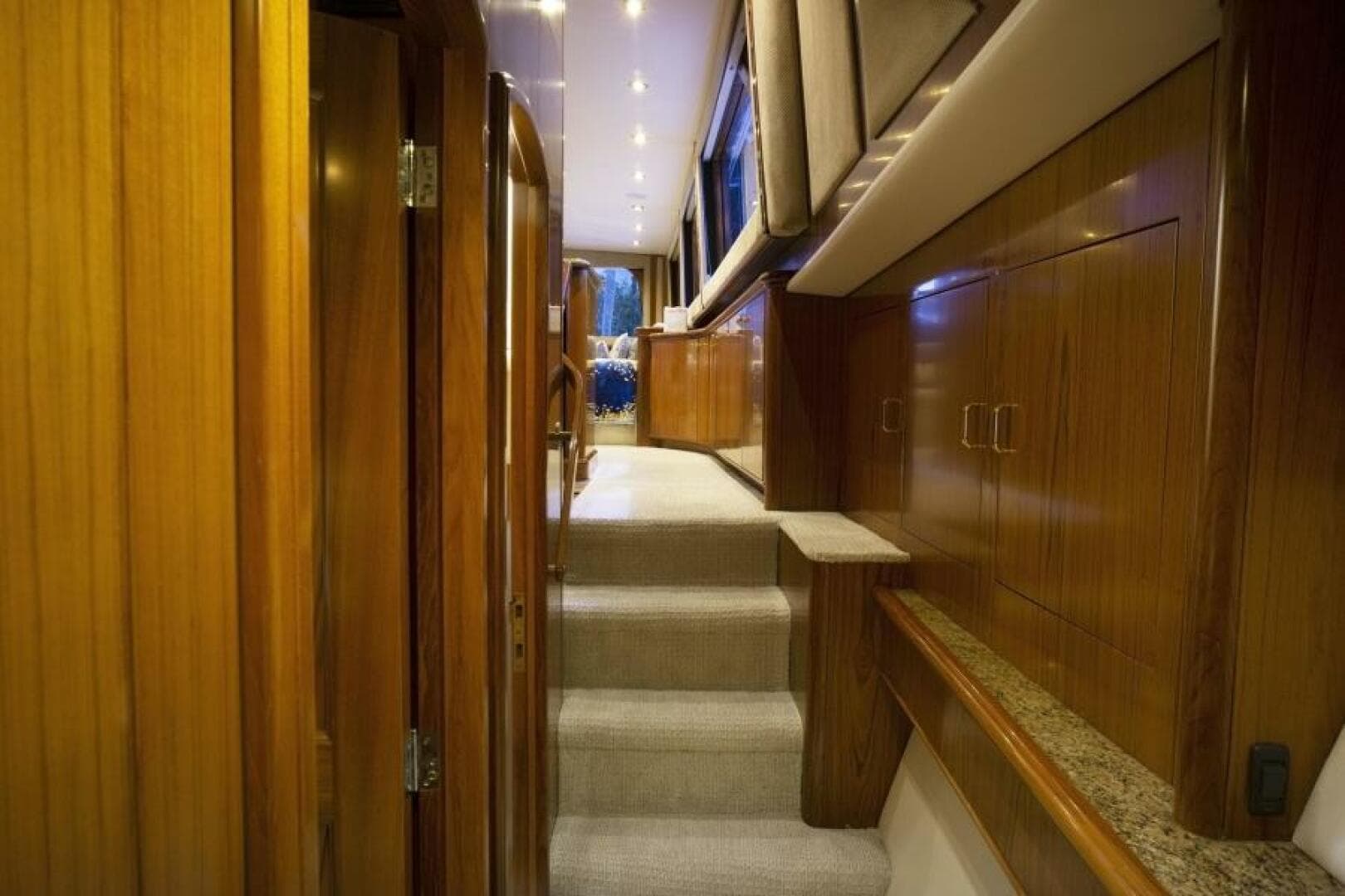 2005 Sea Force Ix Enclosed Flybridge — photo 22