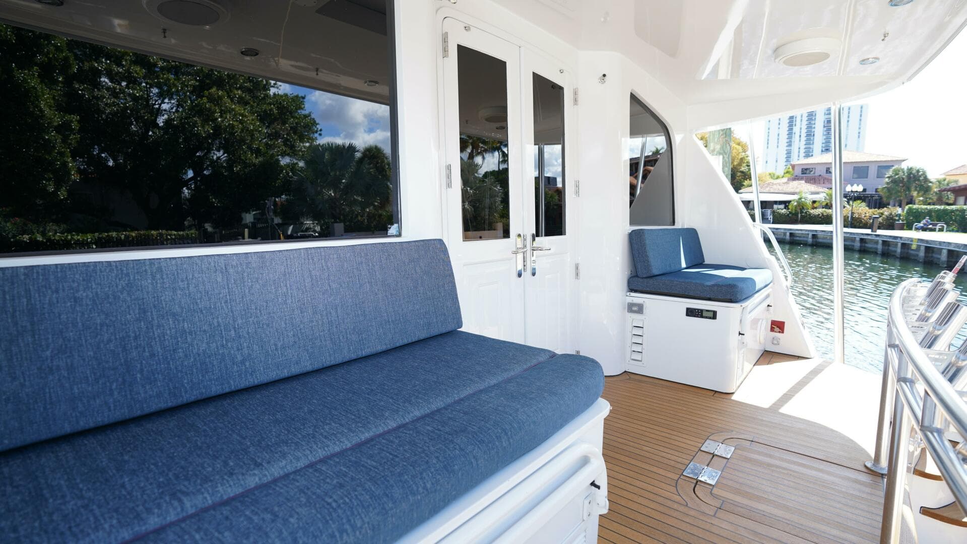 2005 Sea Force Ix Enclosed Flybridge — photo 3