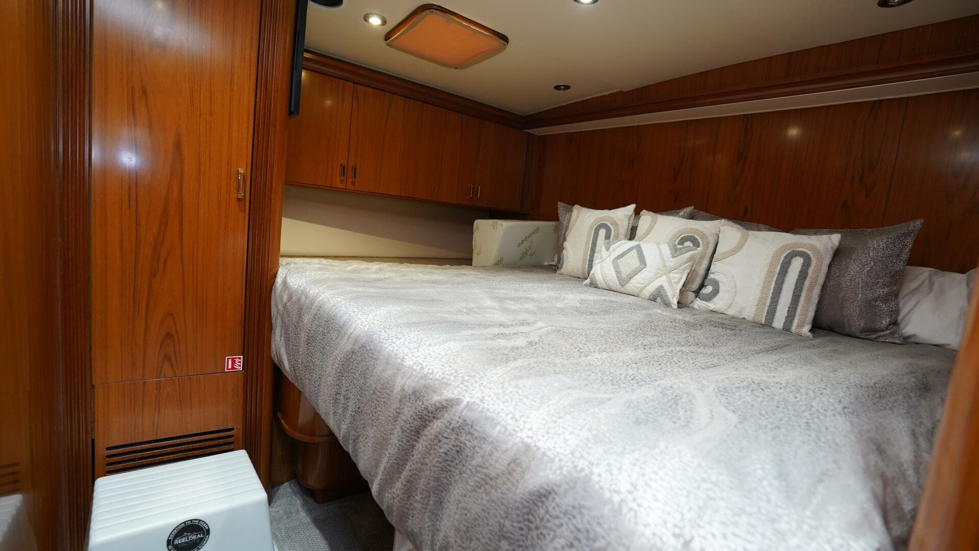 2005 Sea Force Ix Enclosed Flybridge — photo 75