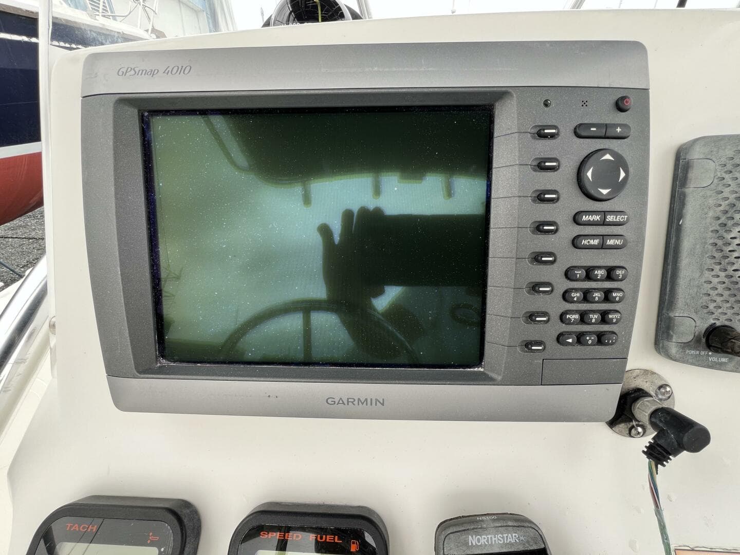 2011 Edgewater 205 CC — photo 12