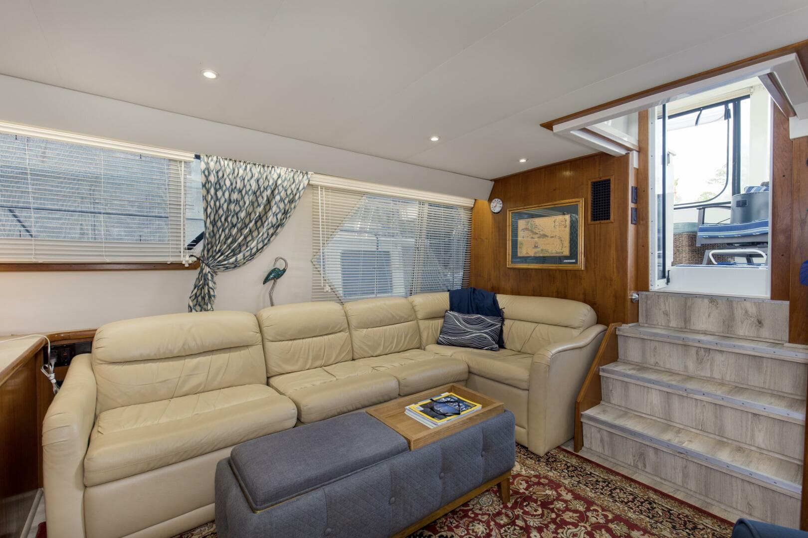 1997 Carver 445 Aft Cabin — photo 2