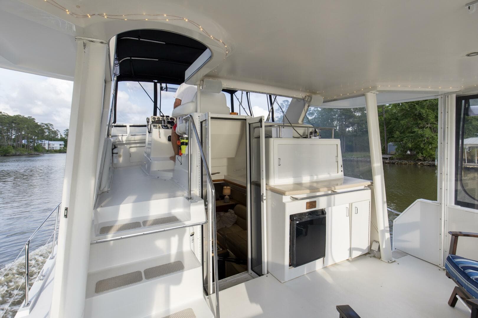 1997 Carver 445 Aft Cabin — photo 4