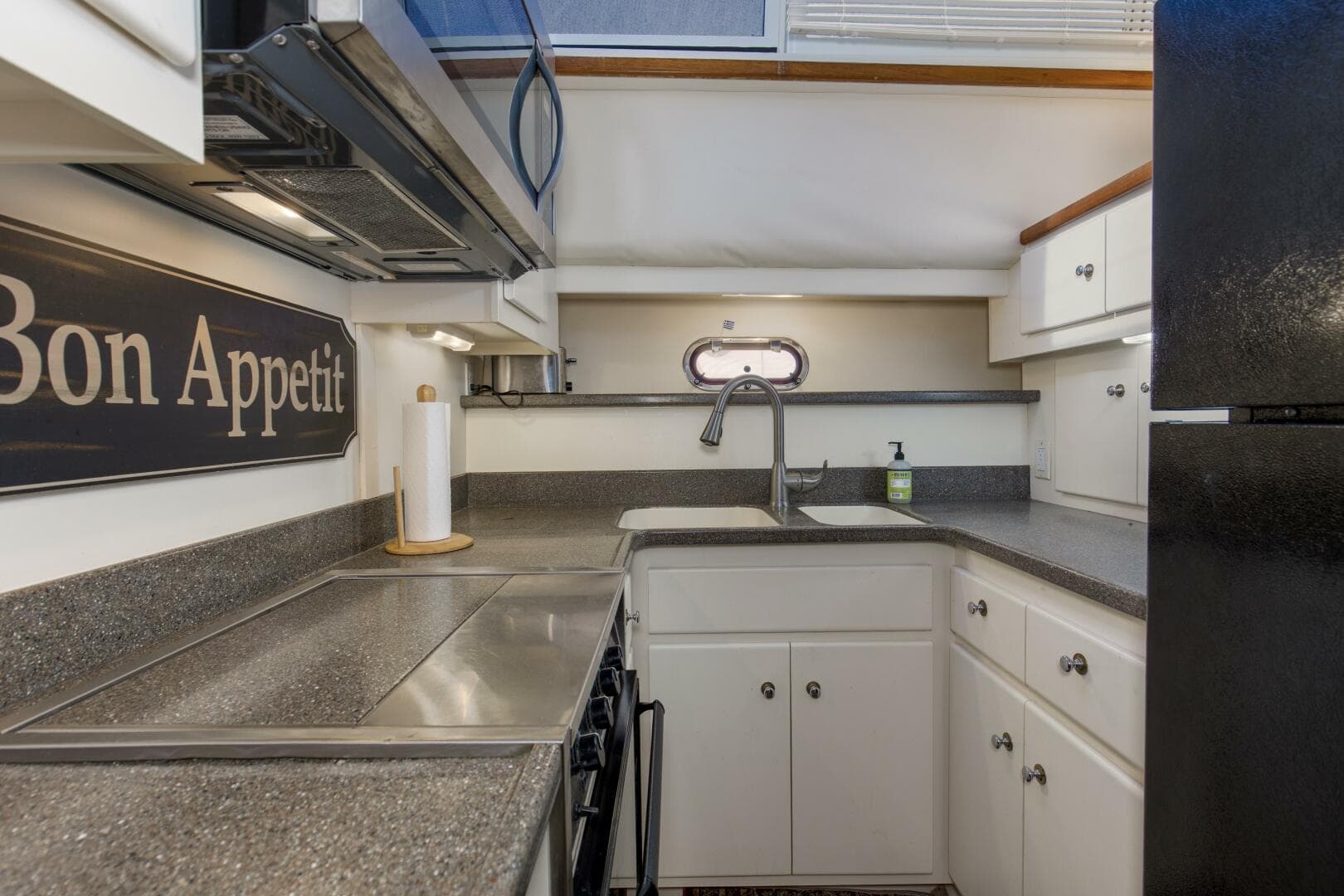 1997 Carver 445 Aft Cabin — photo 6