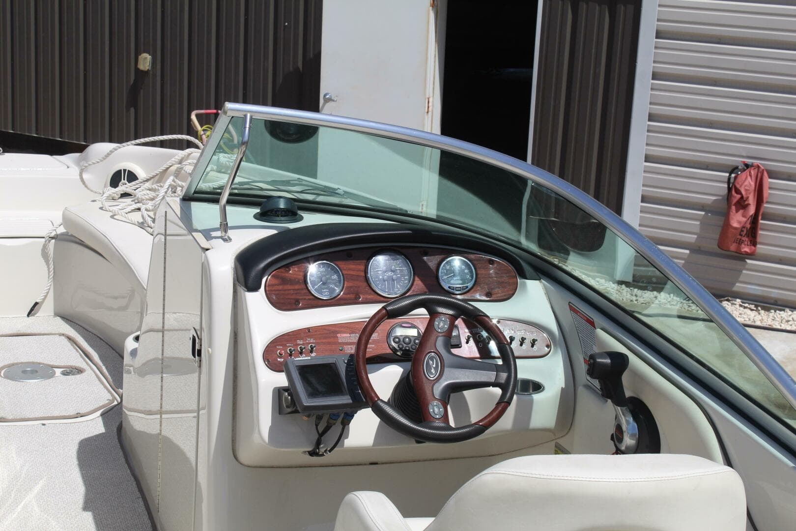 2008 Sea Ray 240 Sundeck — photo 9