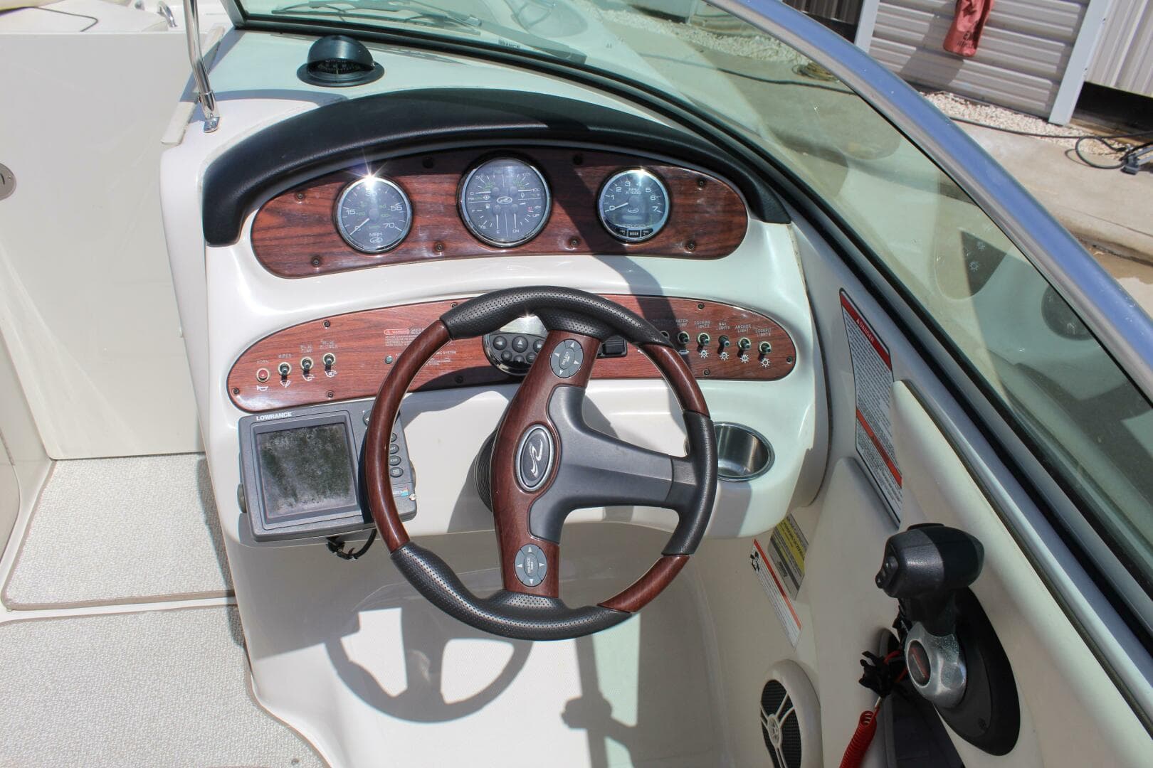 2008 Sea Ray 240 Sundeck — photo 5