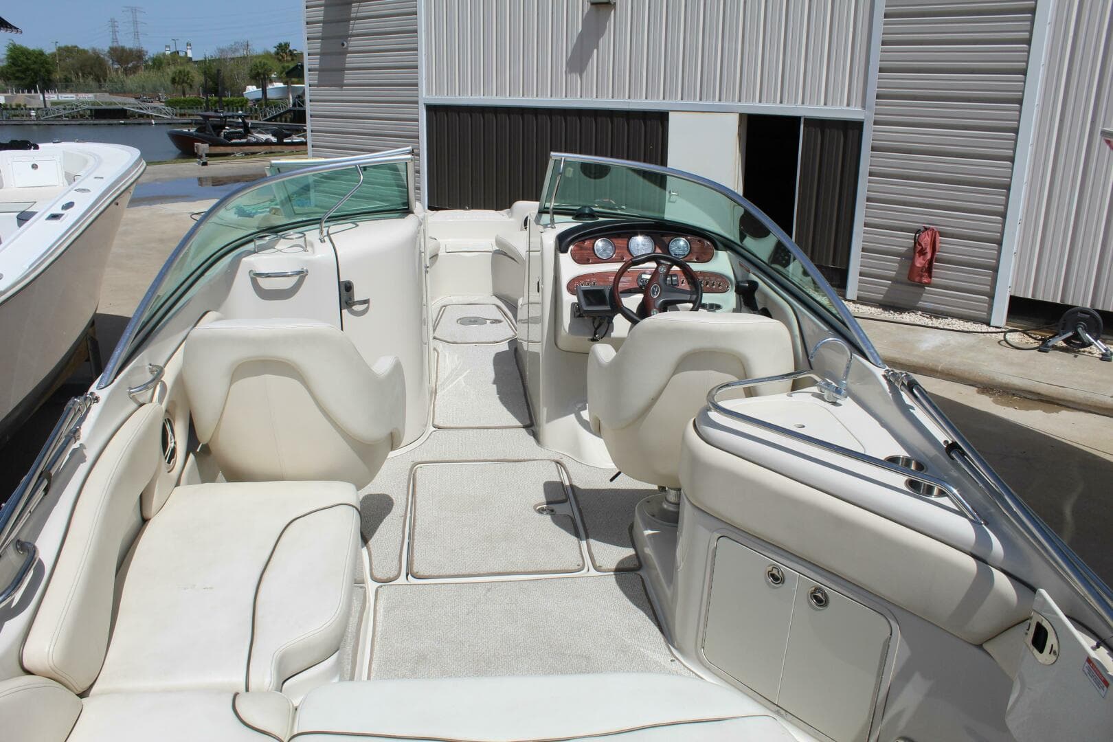 2008 Sea Ray 240 Sundeck — photo 3