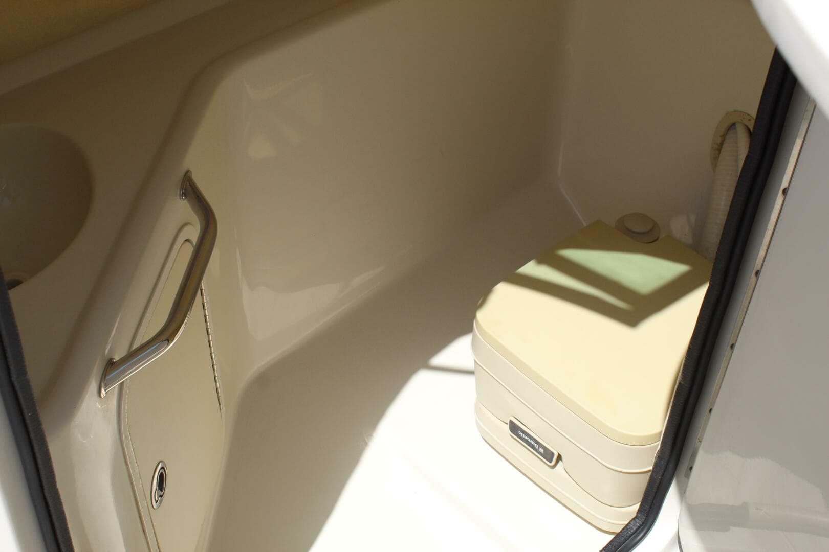 2008 Sea Ray 240 Sundeck — photo 29