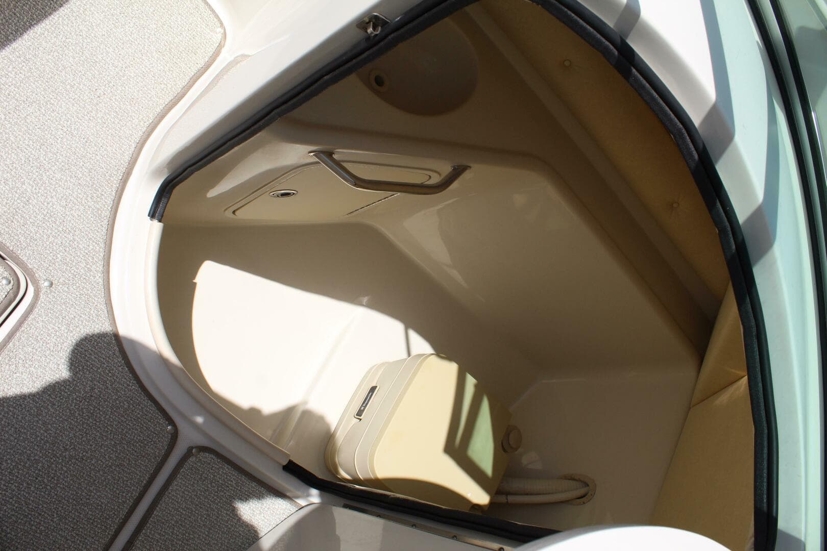 2008 Sea Ray 240 Sundeck — photo 10