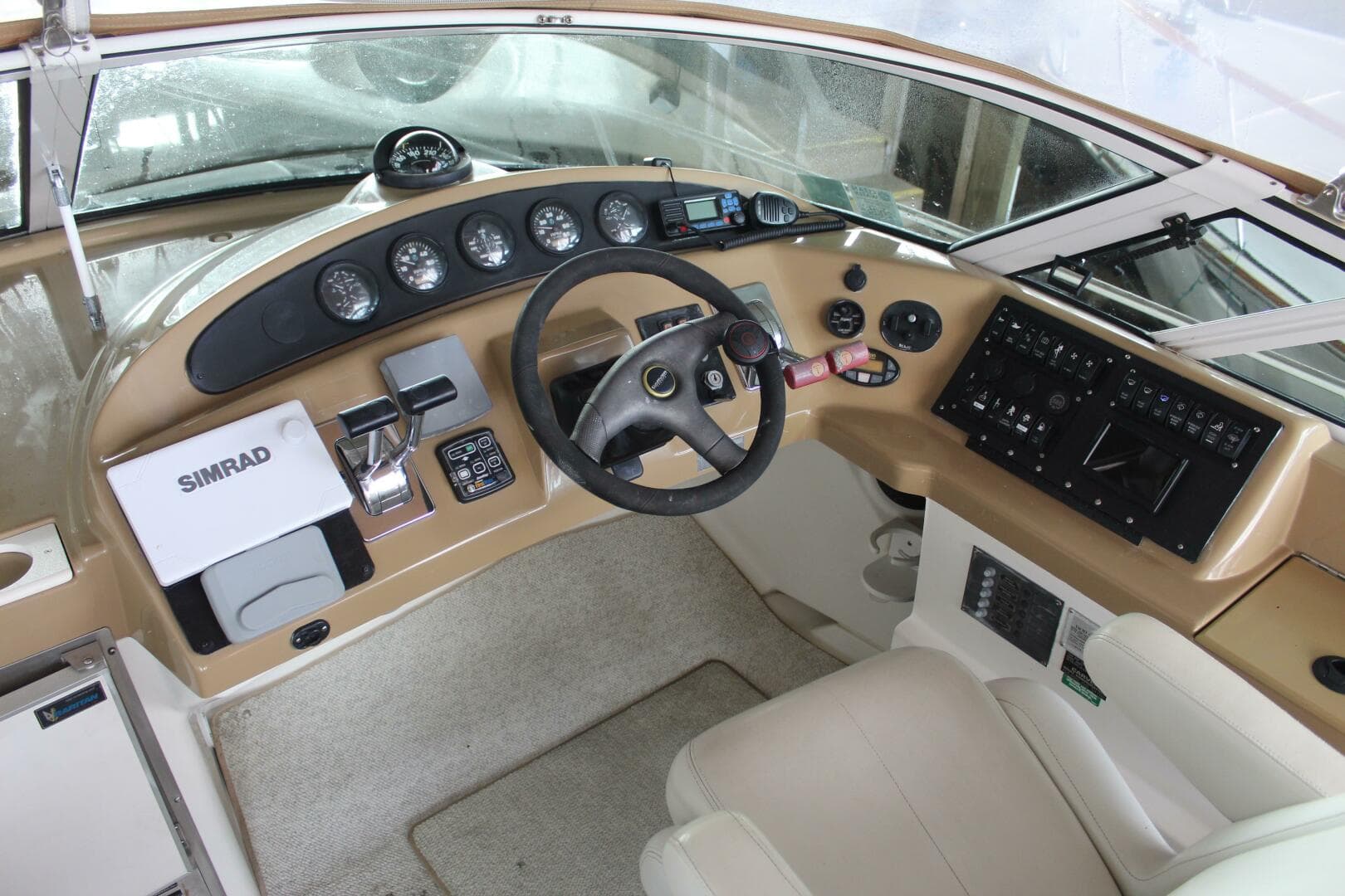 2004 Carver 360 Mariner — photo 3