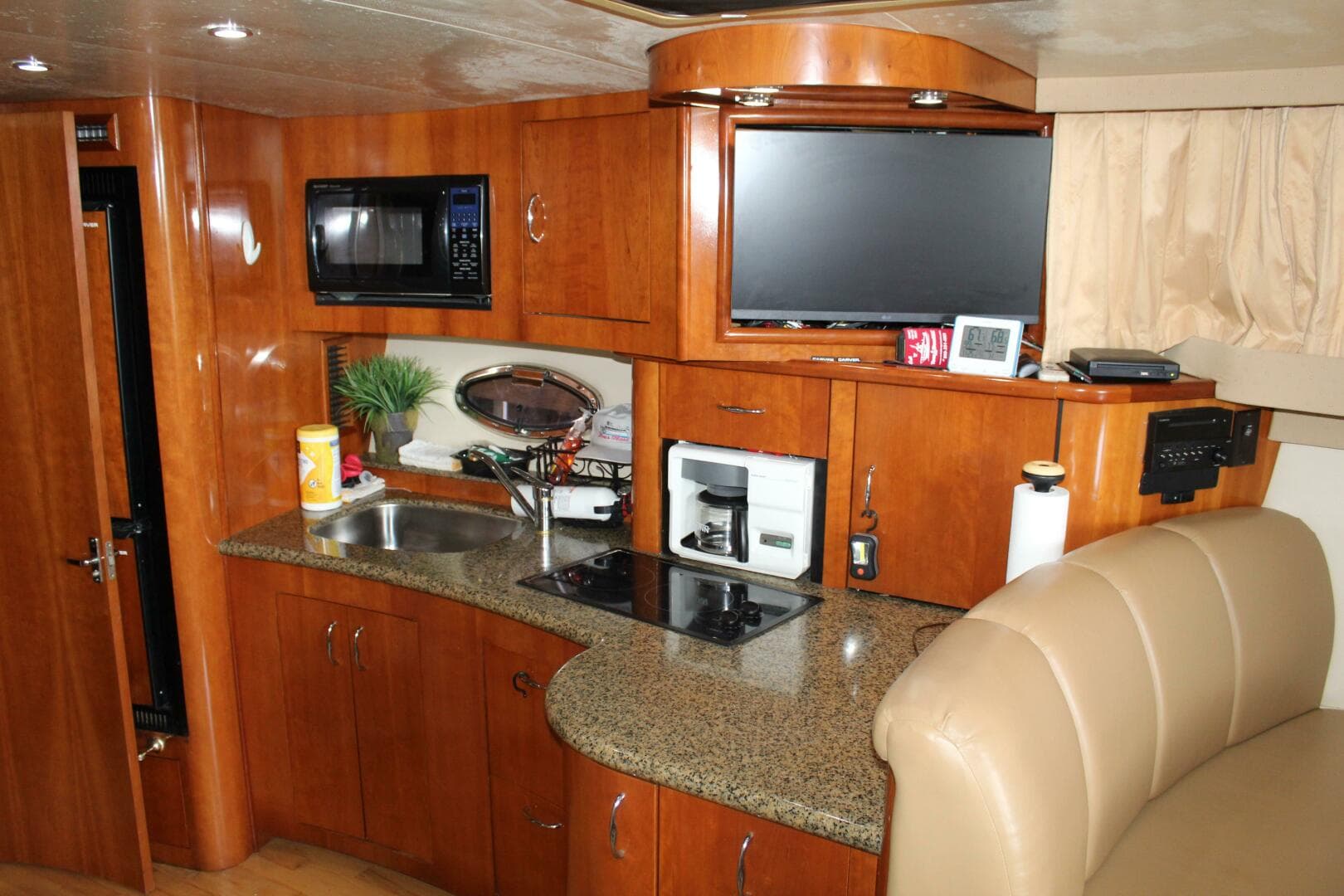 2004 Carver 360 Mariner — photo 9