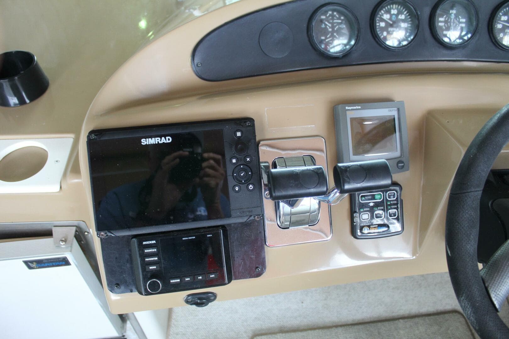 2004 Carver 360 Mariner — photo 6