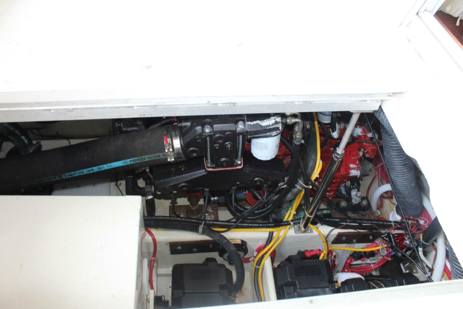 2004 Carver 360 Mariner — photo 32