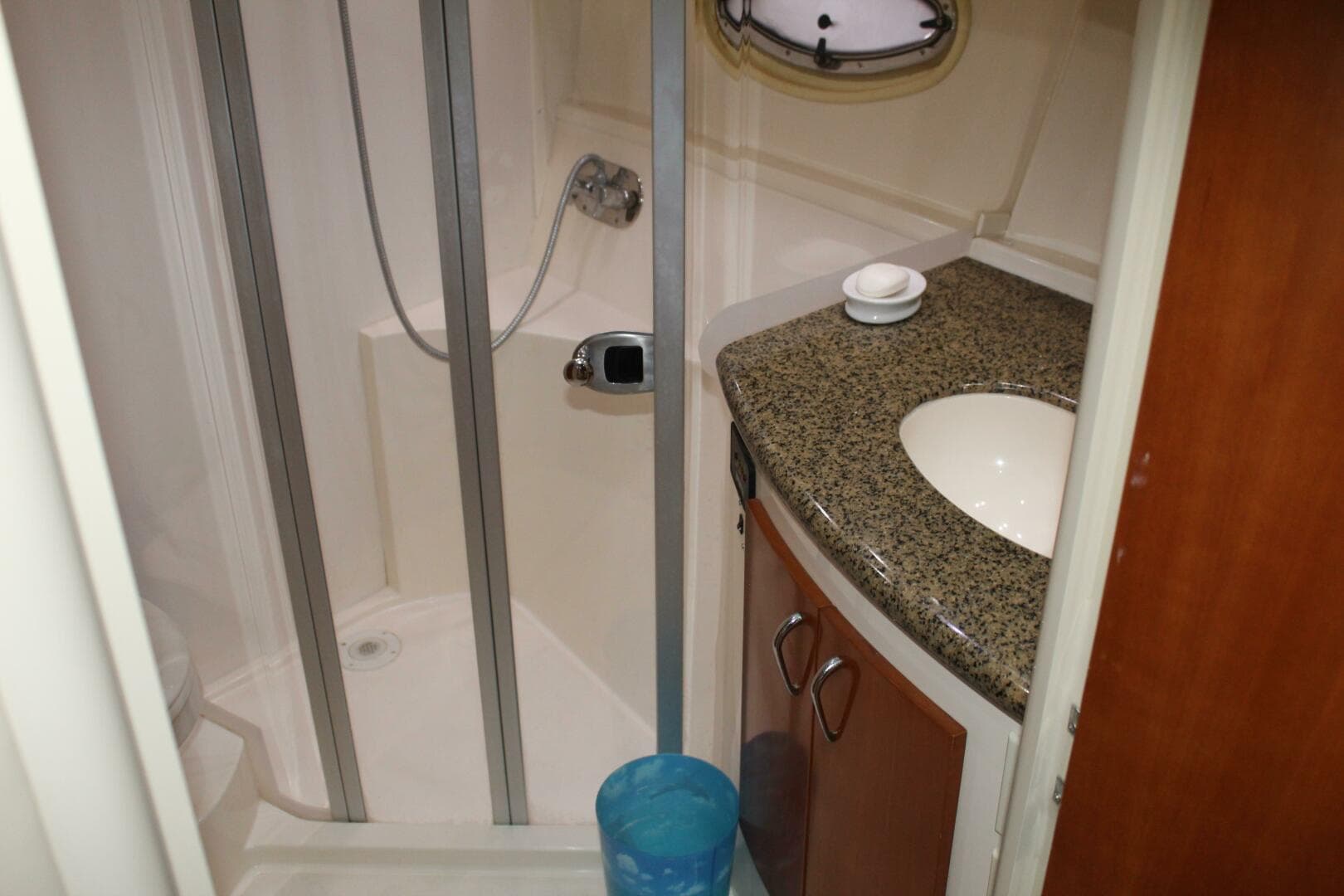 2004 Carver 360 Mariner — photo 18