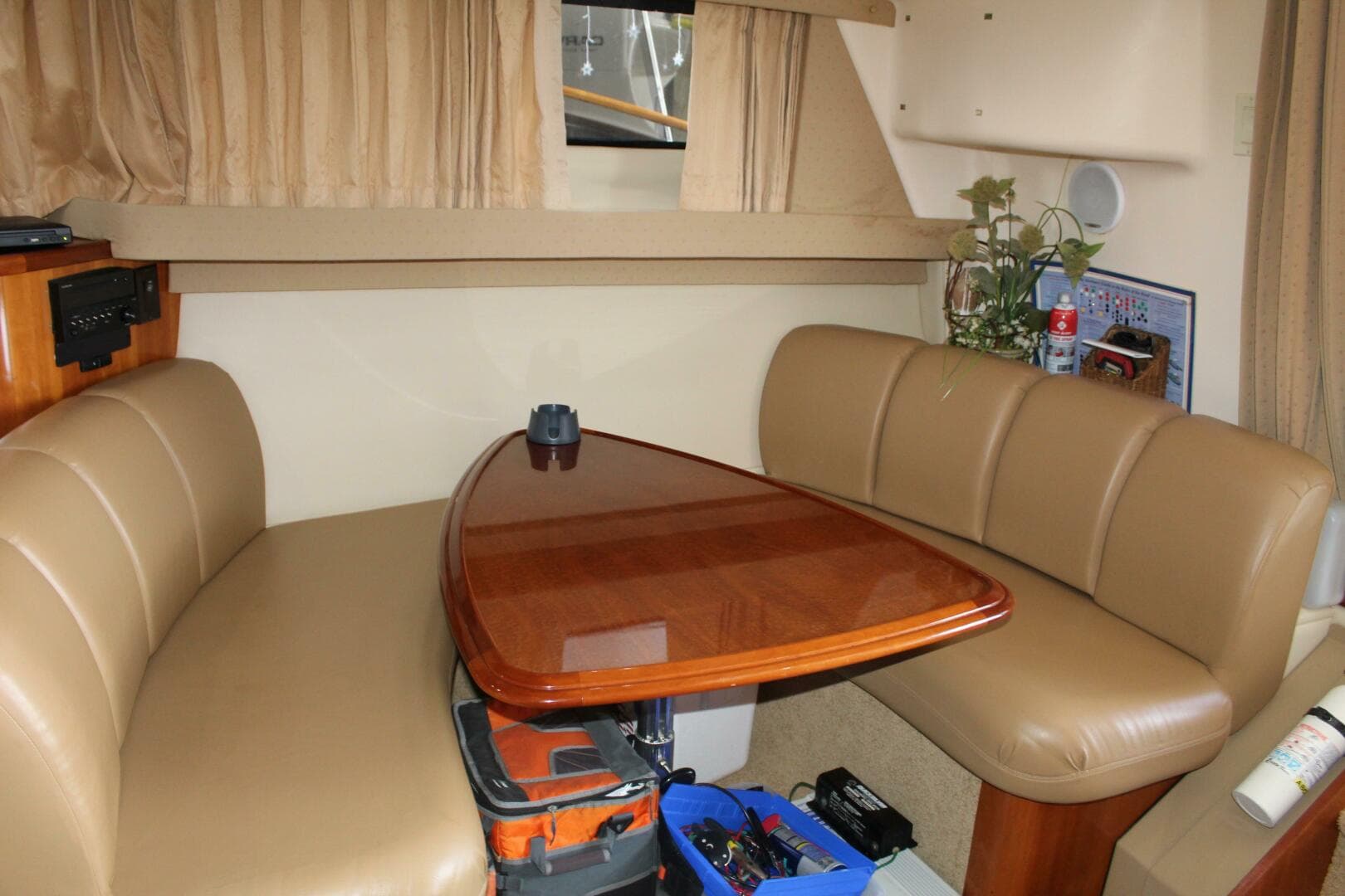 2004 Carver 360 Mariner — photo 11