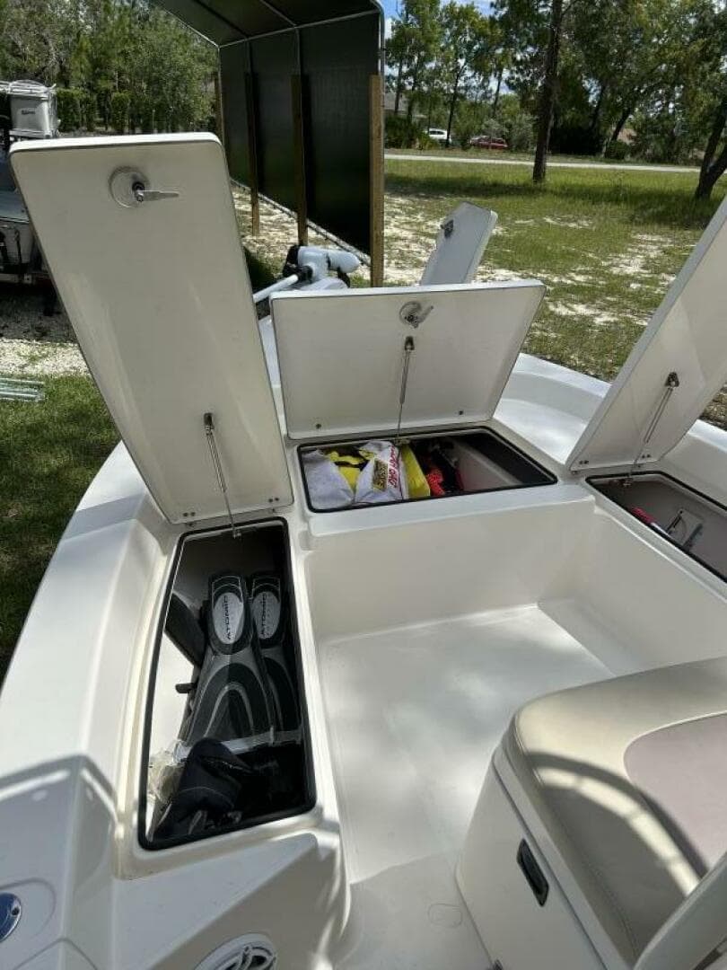 2017 Pathfinder 2200 Trs — photo 40