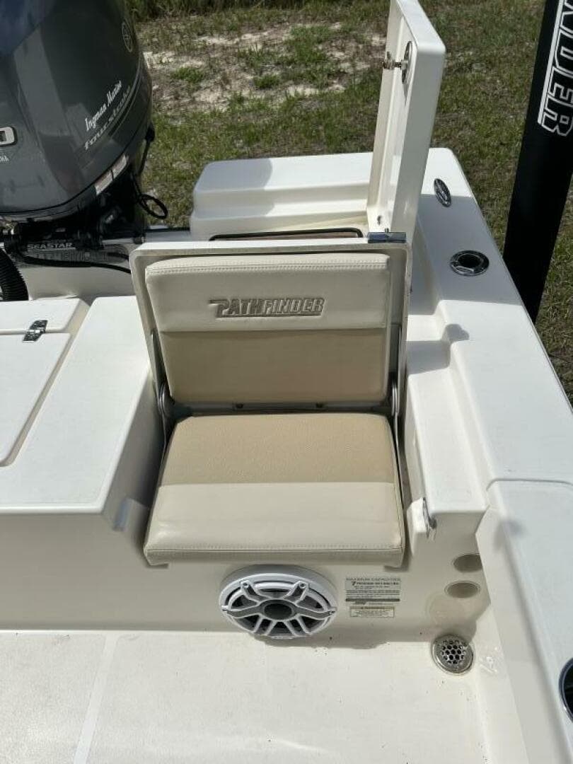 2017 Pathfinder 2200 Trs — photo 25