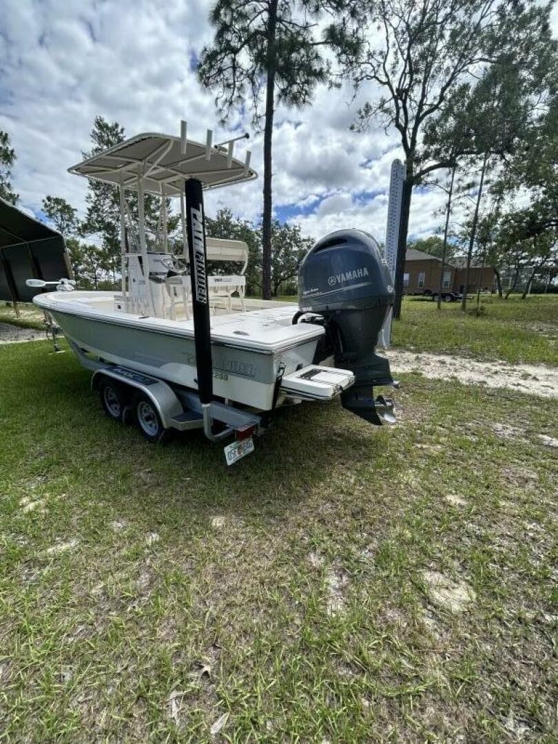 2017 Pathfinder 2200 Trs — photo 11