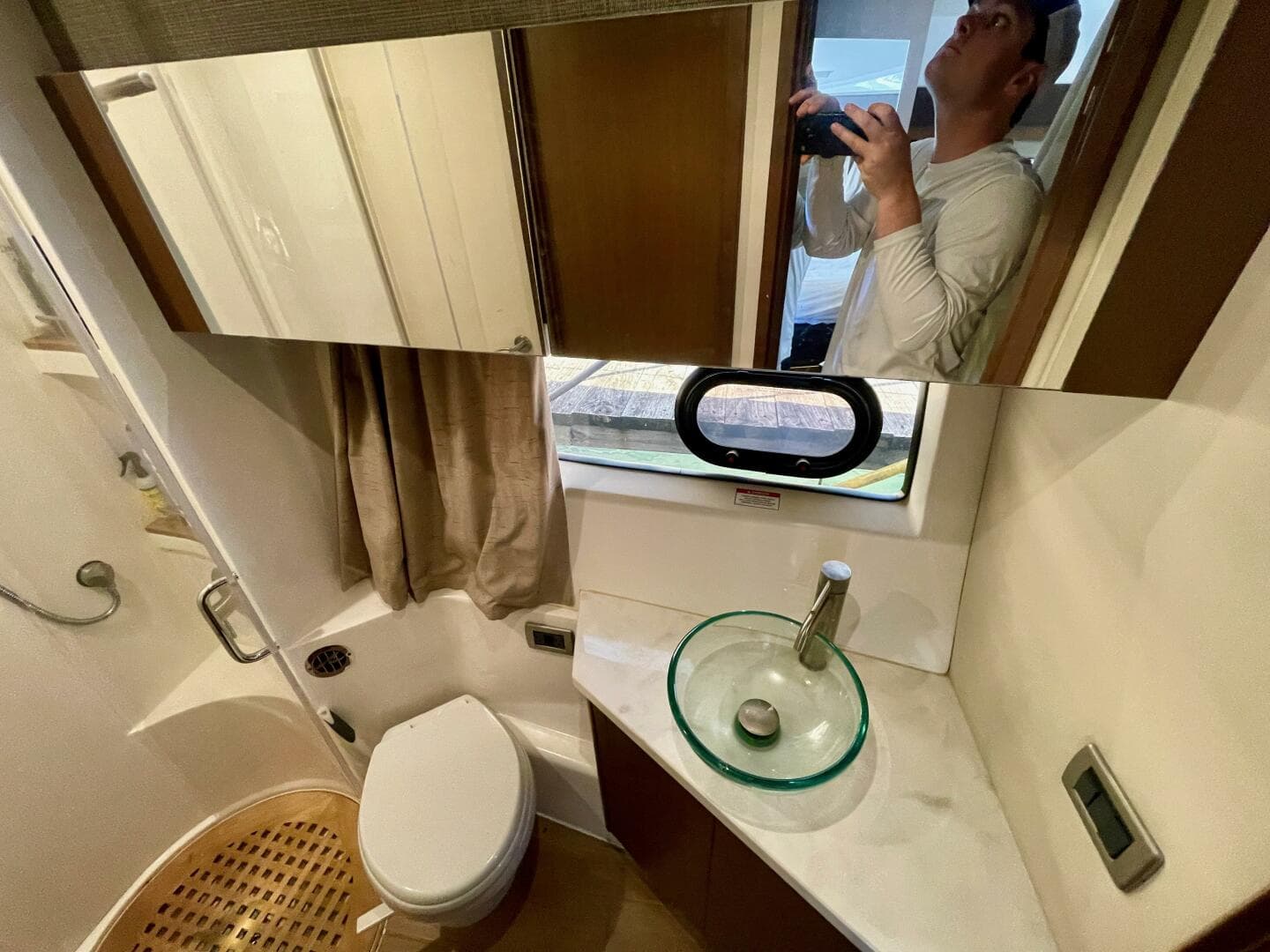 2017 Sea Ray 400 Sundancer — photo 55