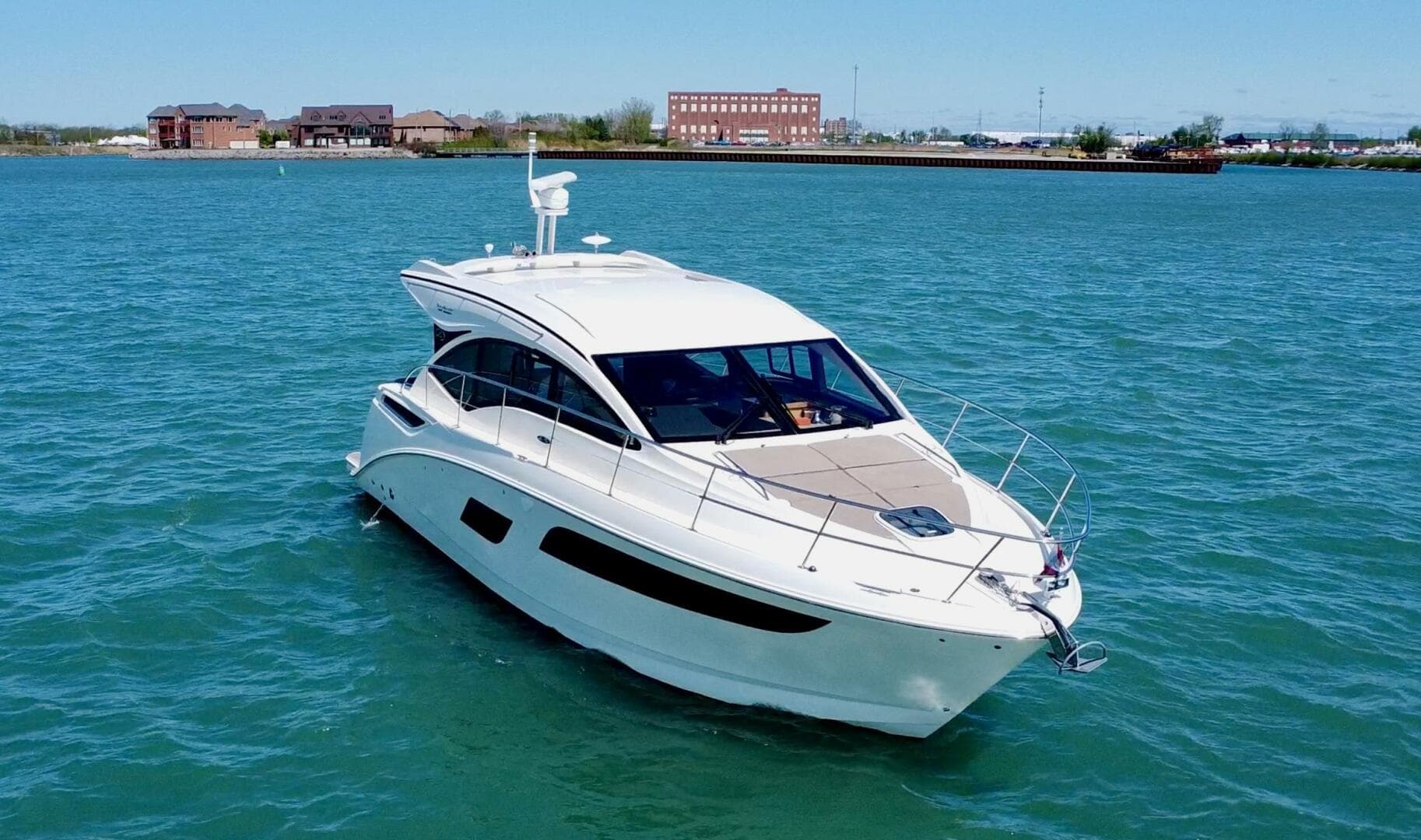 2017 Sea Ray 400 Sundancer — photo 16