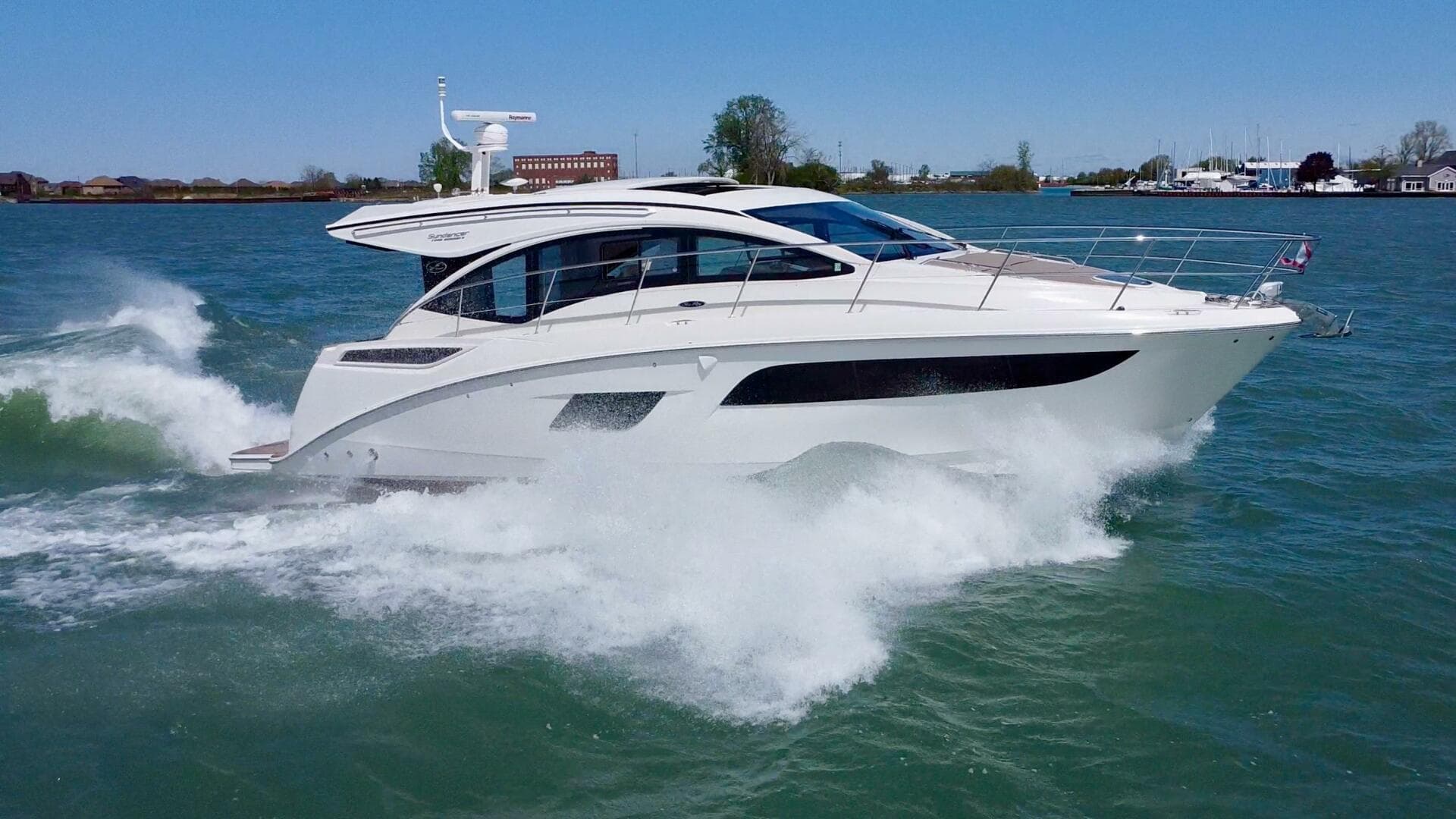 2017 Sea Ray 400 Sundancer — photo 3