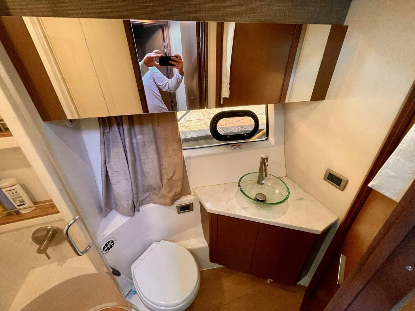 2017 Sea Ray 400 Sundancer — photo 57