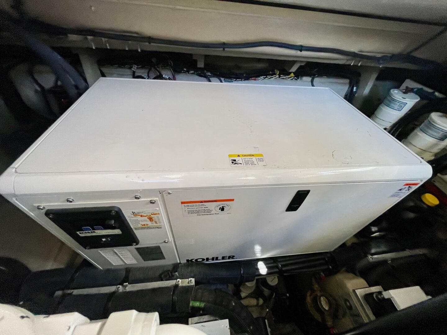 2017 Sea Ray 400 Sundancer — photo 26