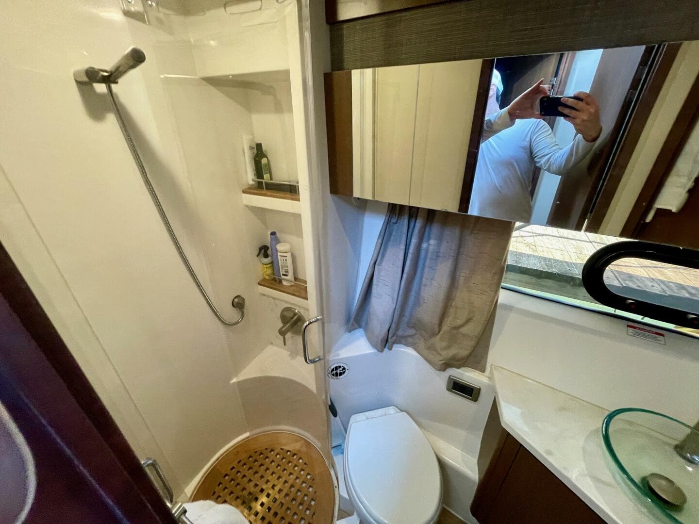 2017 Sea Ray 400 Sundancer — photo 58