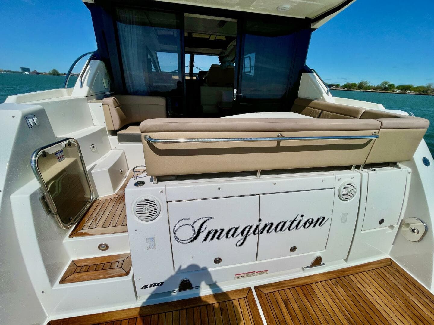 2017 Sea Ray 400 Sundancer — photo 18