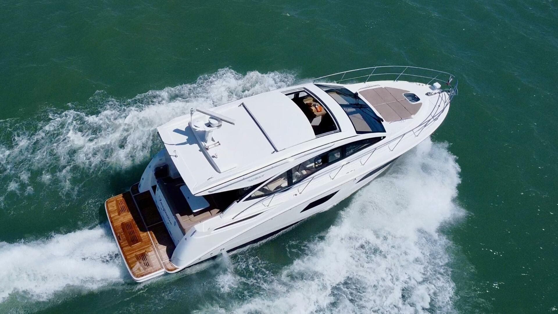 2017 Sea Ray 400 Sundancer — photo 5