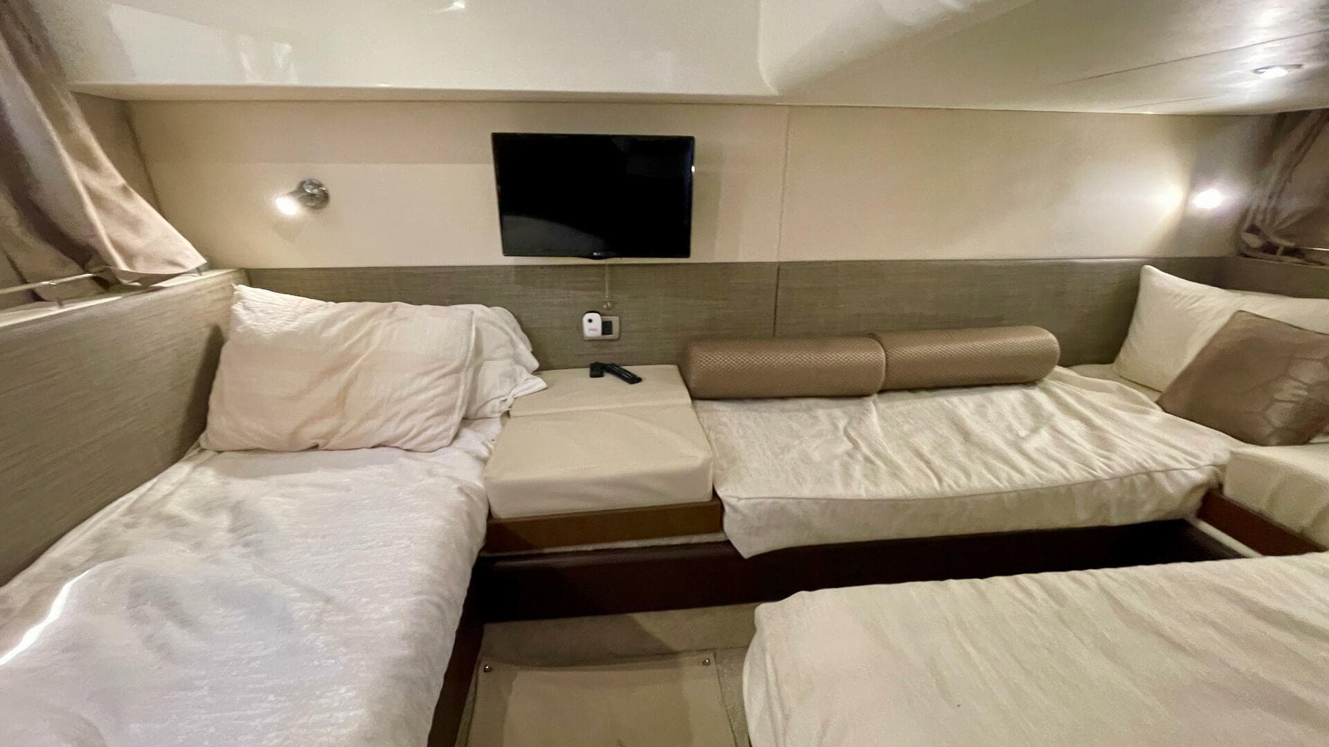 2017 Sea Ray 400 Sundancer — photo 62