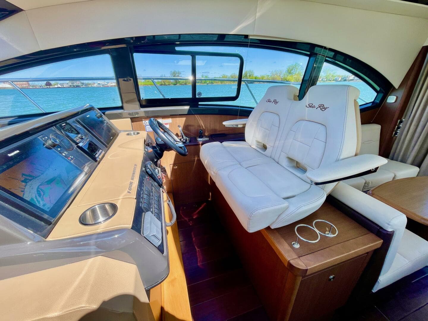 2017 Sea Ray 400 Sundancer — photo 38