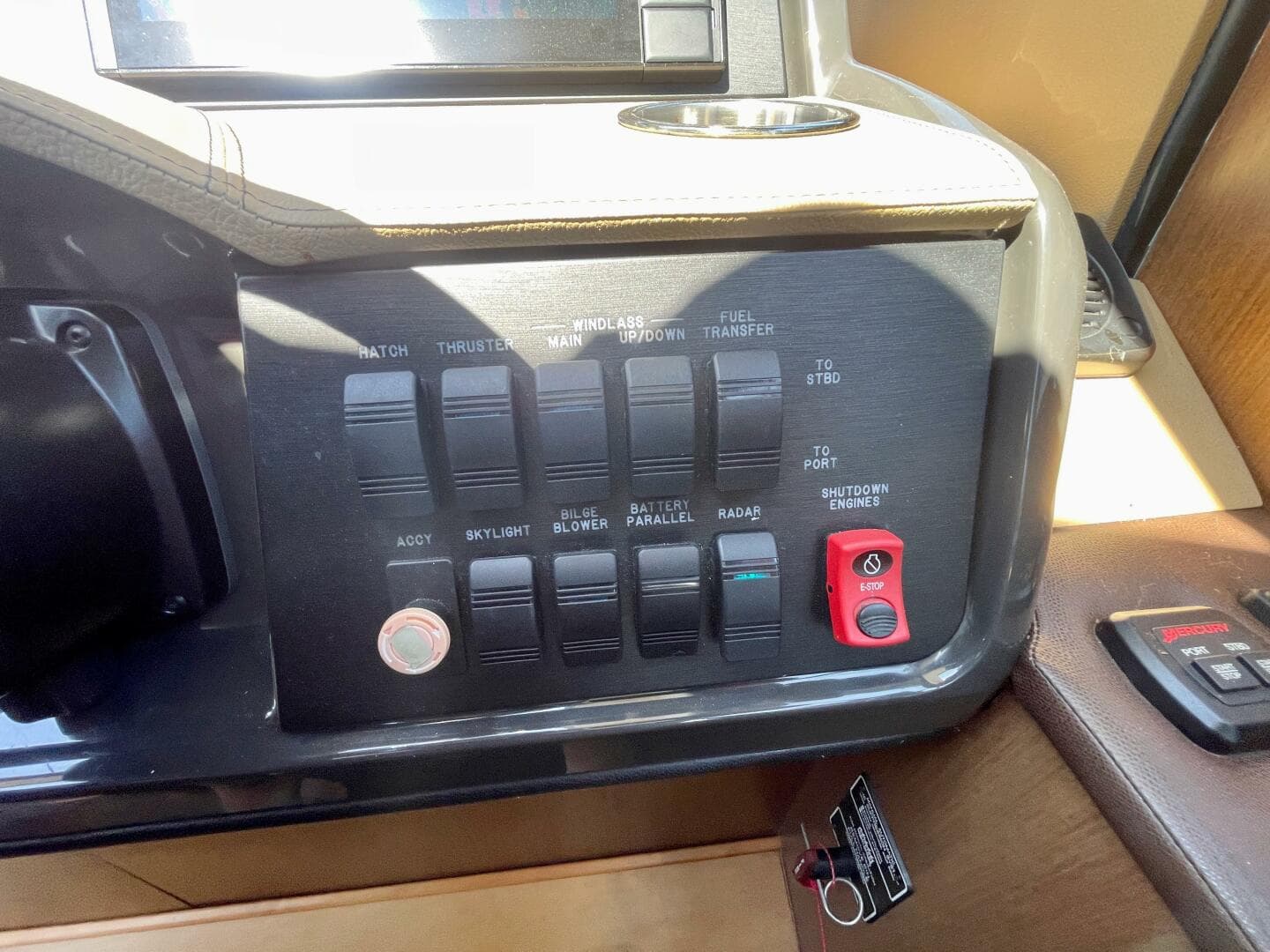 2017 Sea Ray 400 Sundancer — photo 45