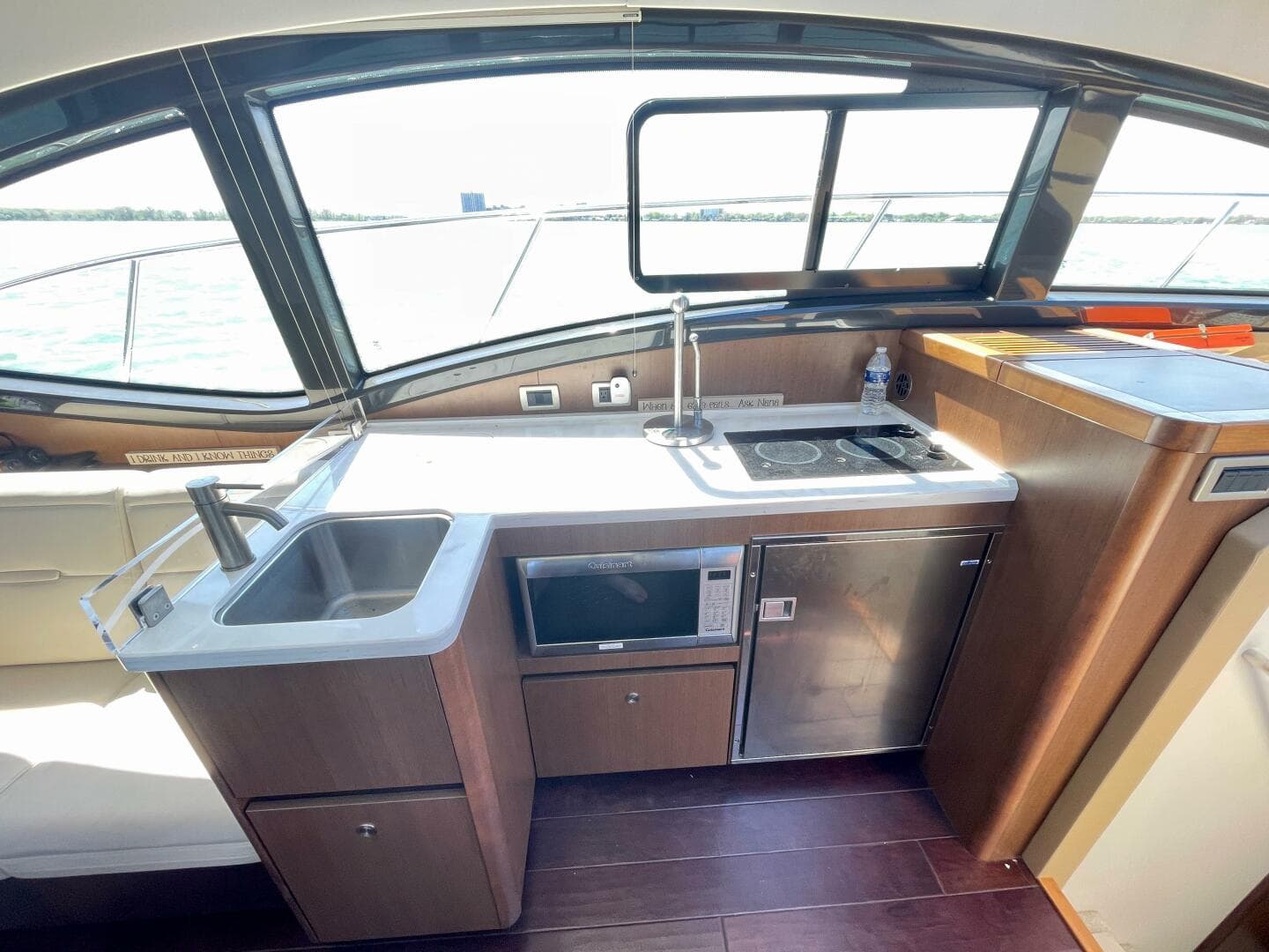 2017 Sea Ray 400 Sundancer — photo 33