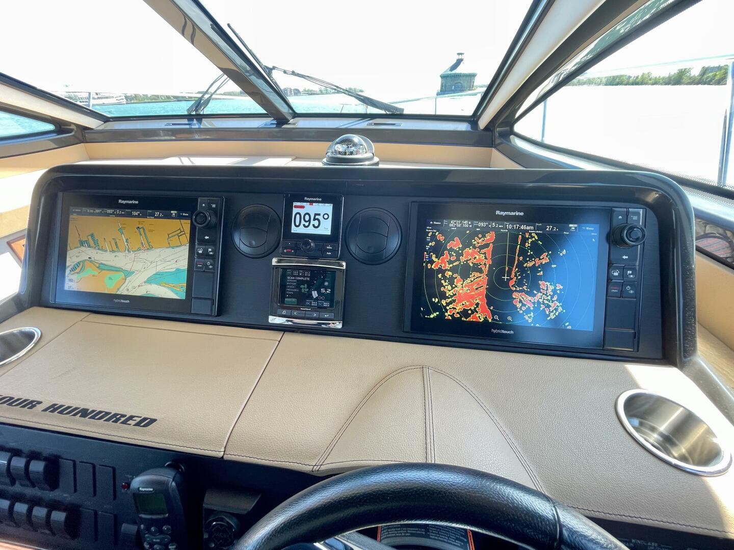 2017 Sea Ray 400 Sundancer — photo 41