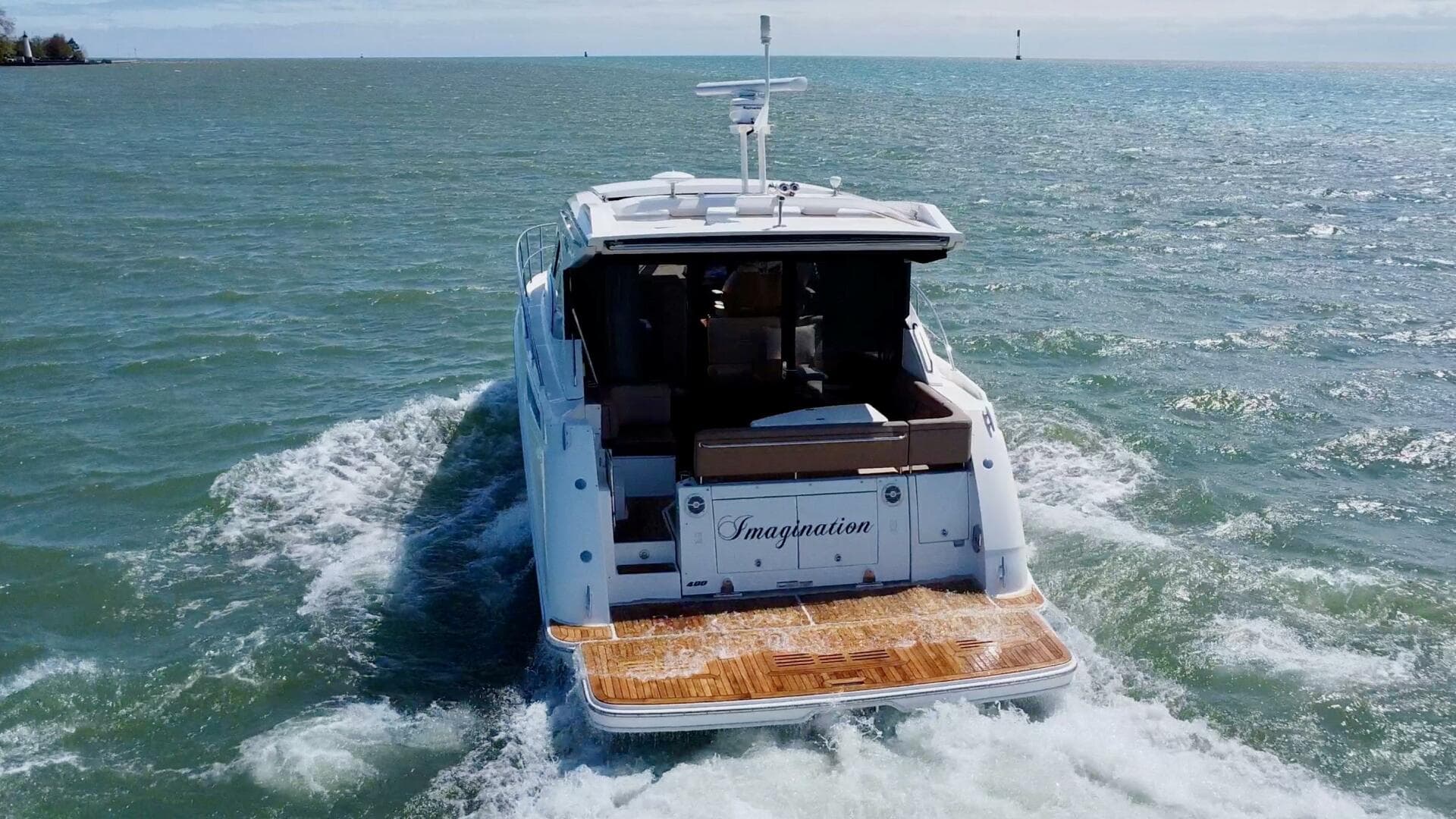 2017 Sea Ray 400 Sundancer — photo 8