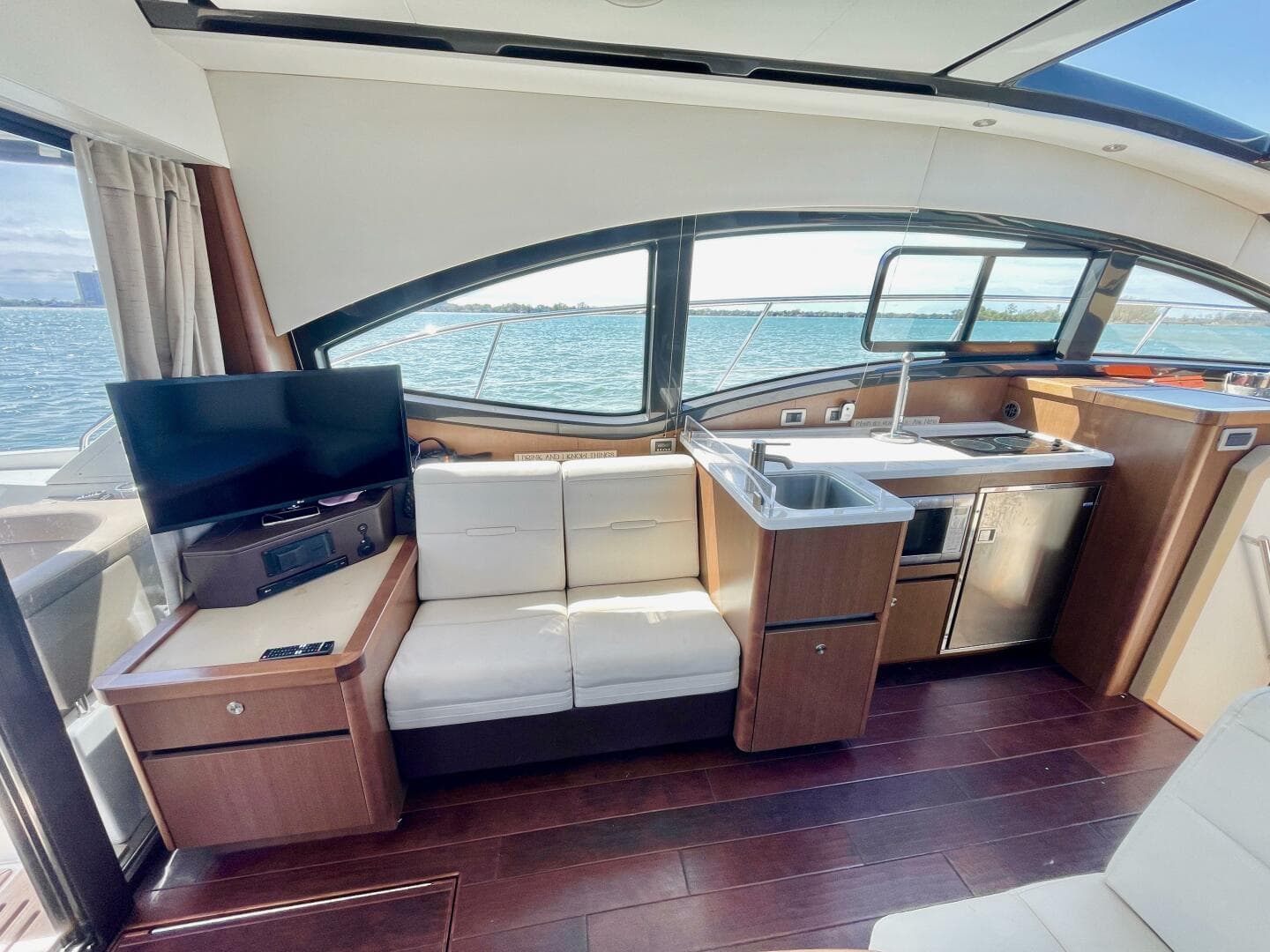 2017 Sea Ray 400 Sundancer — photo 29