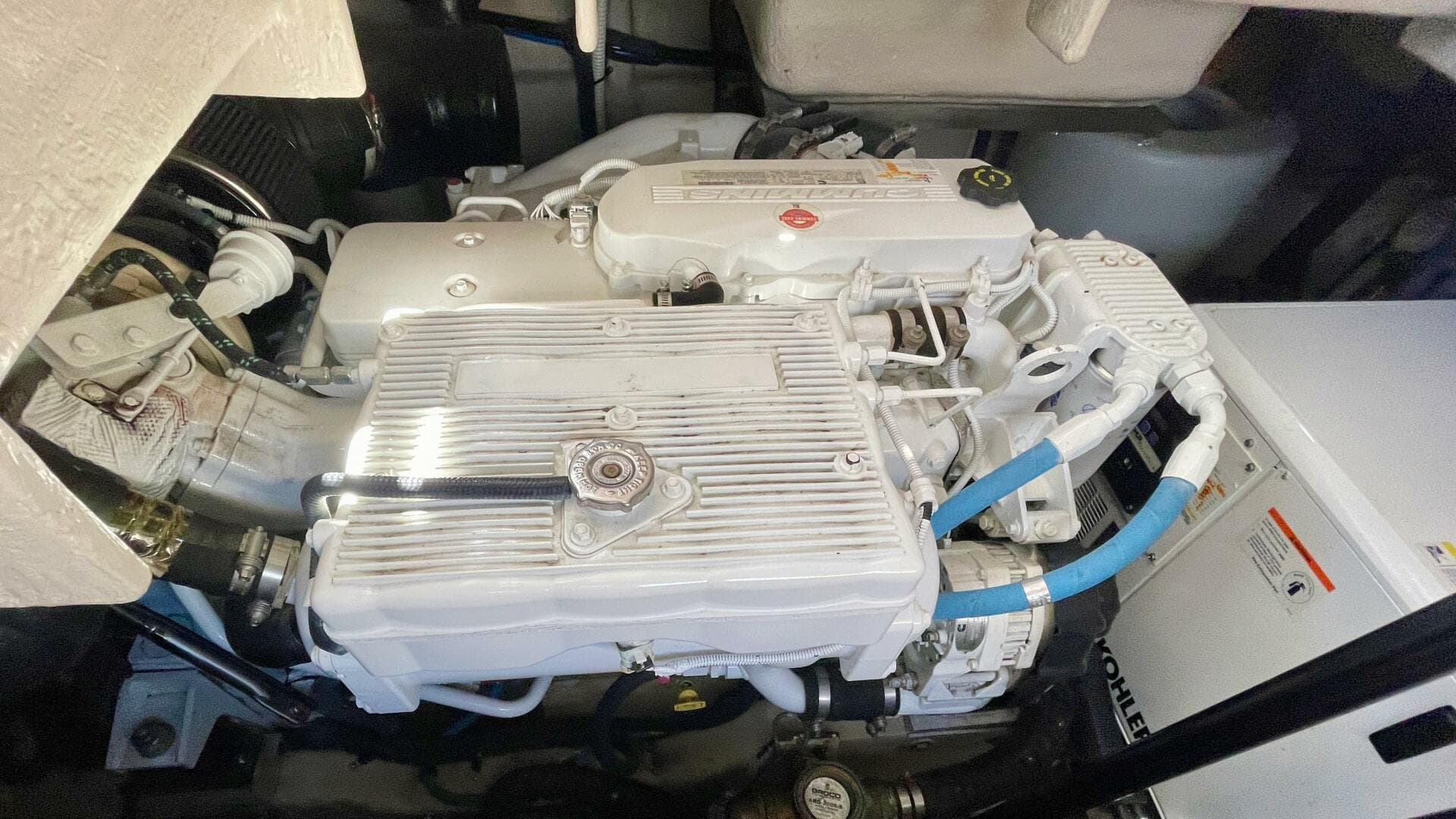 2017 Sea Ray 400 Sundancer — photo 24