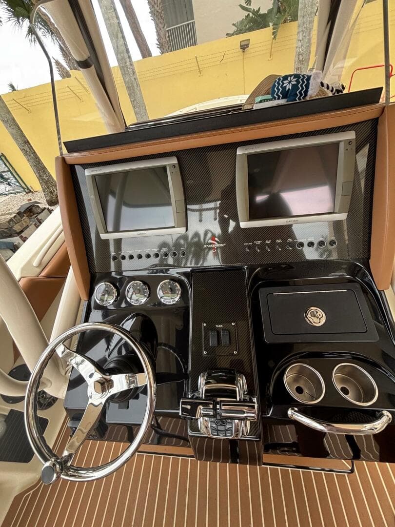 2013 Statement 35 Center Console — photo 12